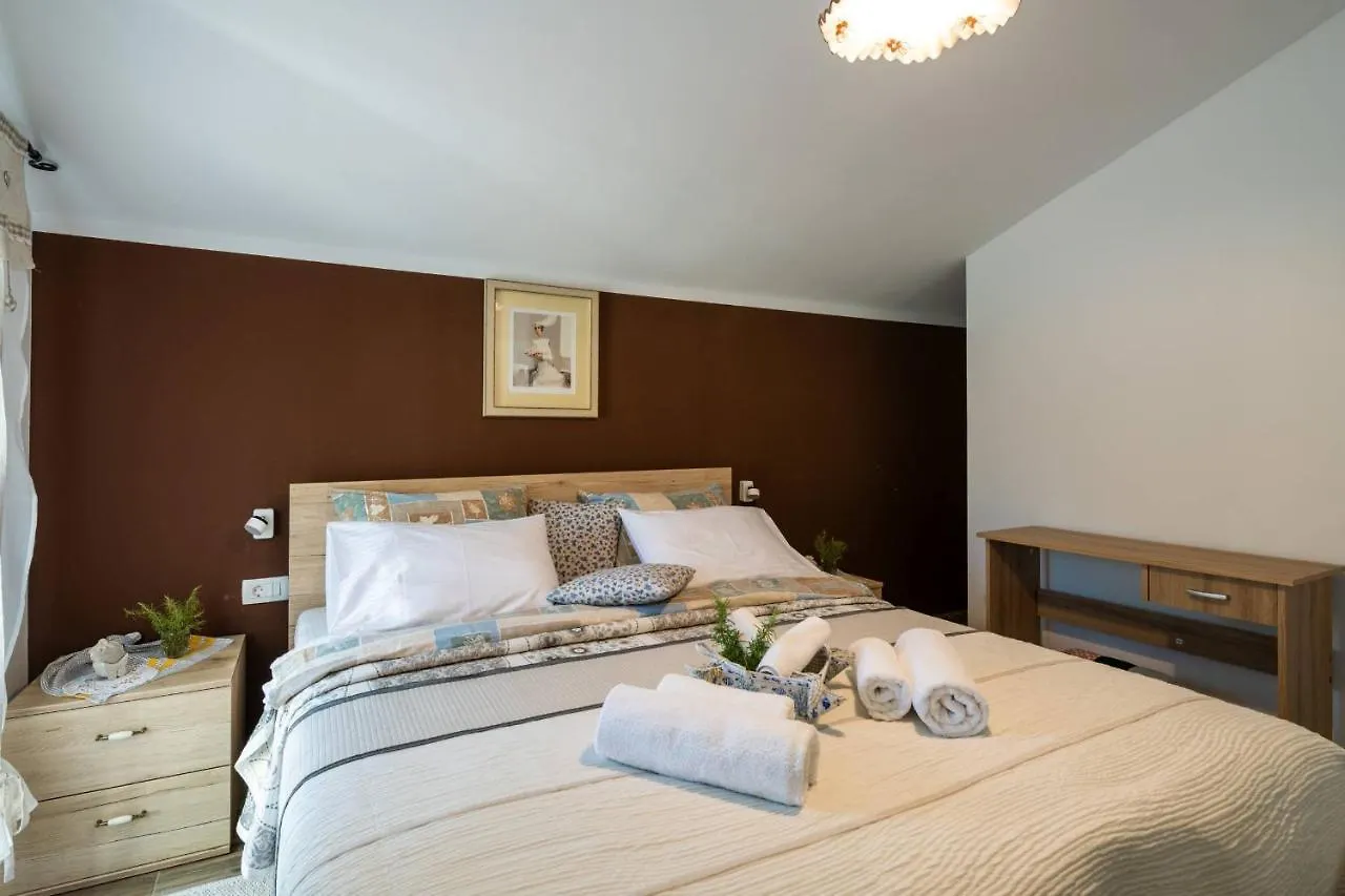 Villa Madonnina Manjadvorci 0*,  Croatia