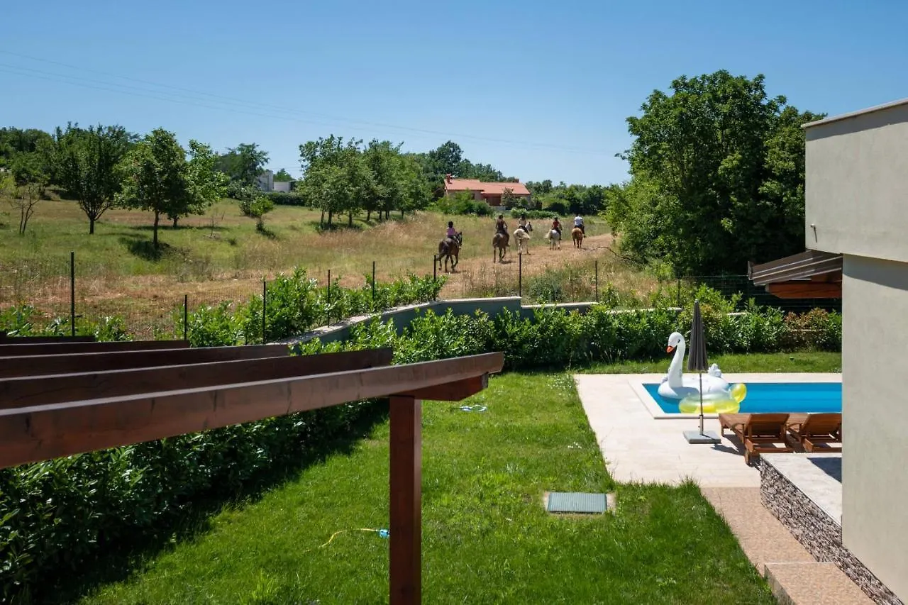 Villa Madonnina Manjadvorci 0*,  Croatia